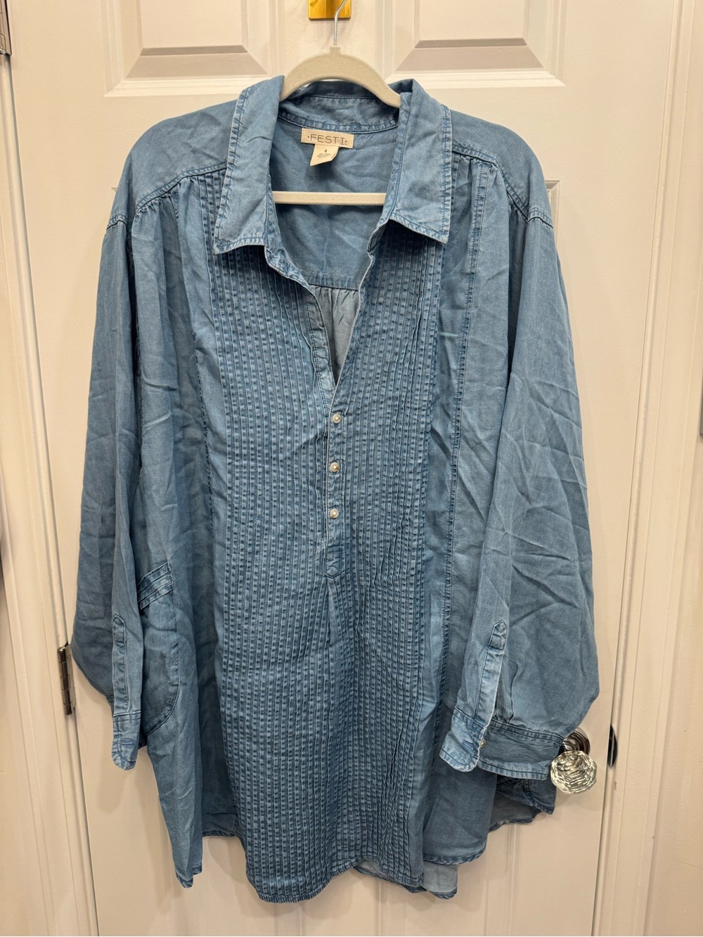 torrid Light Blue Pintuck Button-Front Festi Shirt - Picture 4 of 6